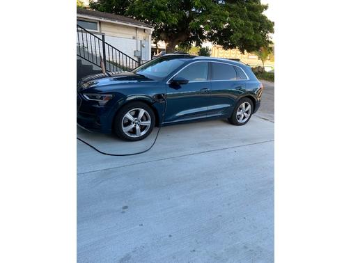Photo 1 of 5 of 2019 Audi e-tron Premium Plus